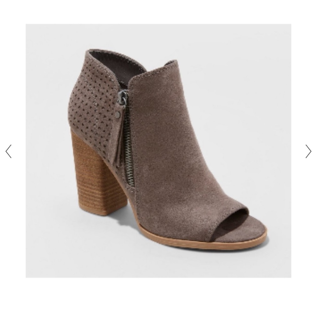 Ladies Universal Thread taupe open toe booties size 7.5